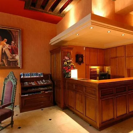 Du Palais Bourbon 3*