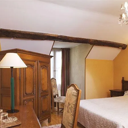 Du Palais Bourbon Hotel 3*