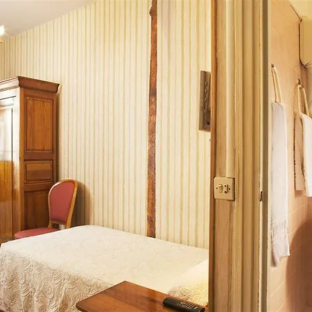 Du Palais Bourbon Hotel Parijs