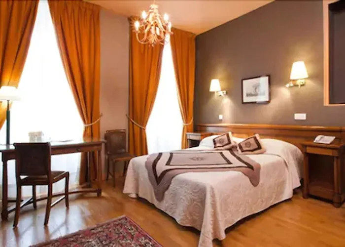 Du Palais Bourbon 3*