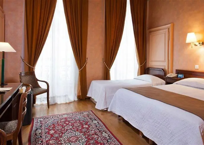 ホテル Du Palais Bourbon 3*