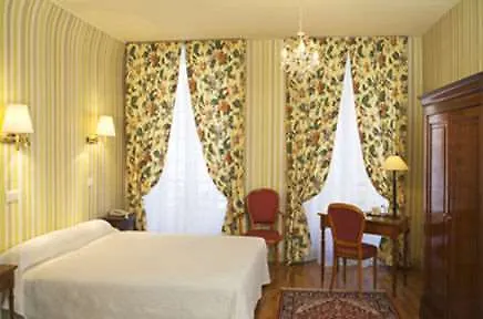 Du Palais Bourbon ホテル 3*