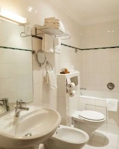 Du Palais Bourbon Hotel 3*