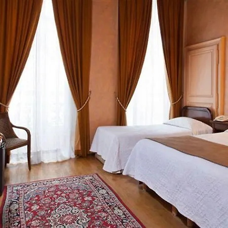 Hotell Du Palais Bourbon 3*