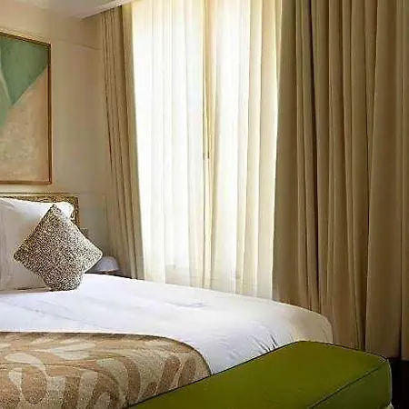 Du Palais Bourbon 3*