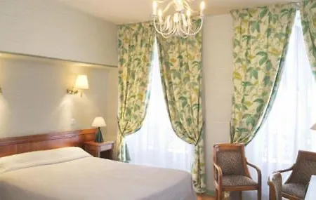 Du Palais Bourbon 3*