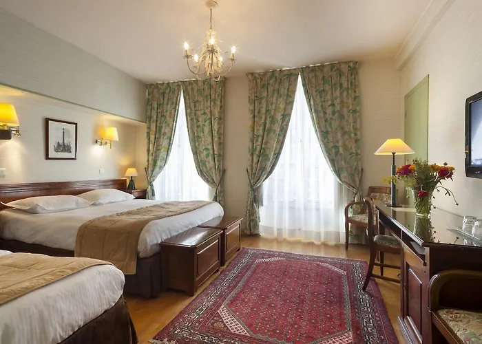 ホテル Du Palais Bourbon 3*