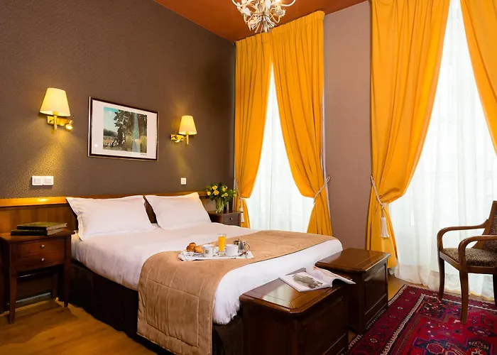 Du Palais Bourbon 3*