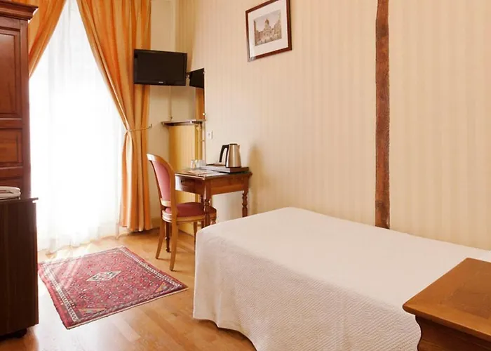 Du Palais Bourbon Hotel