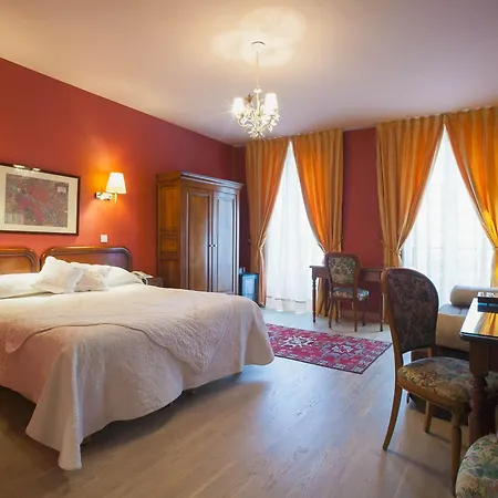 Du Palais Bourbon 3*