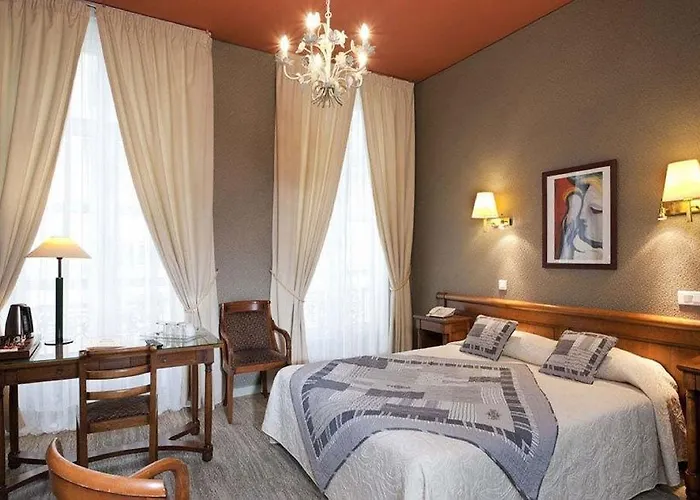 Du Palais Bourbon Hotel