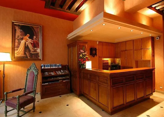 Du Palais Bourbon 3*